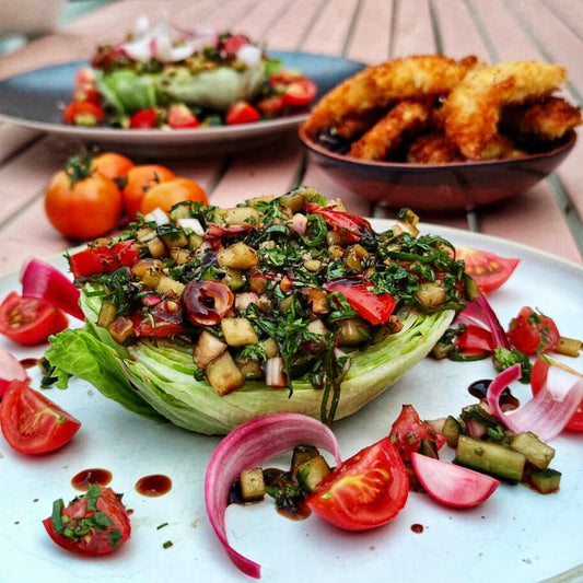 Cœur d'iceberg mariné au balsamique & nuggets de poulet