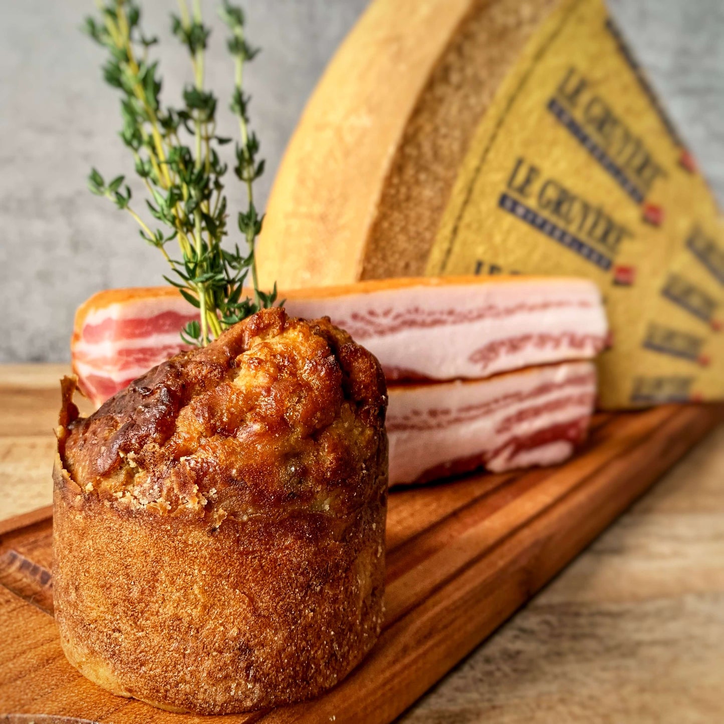Cake aux olives, lardons fumés & Gruyère