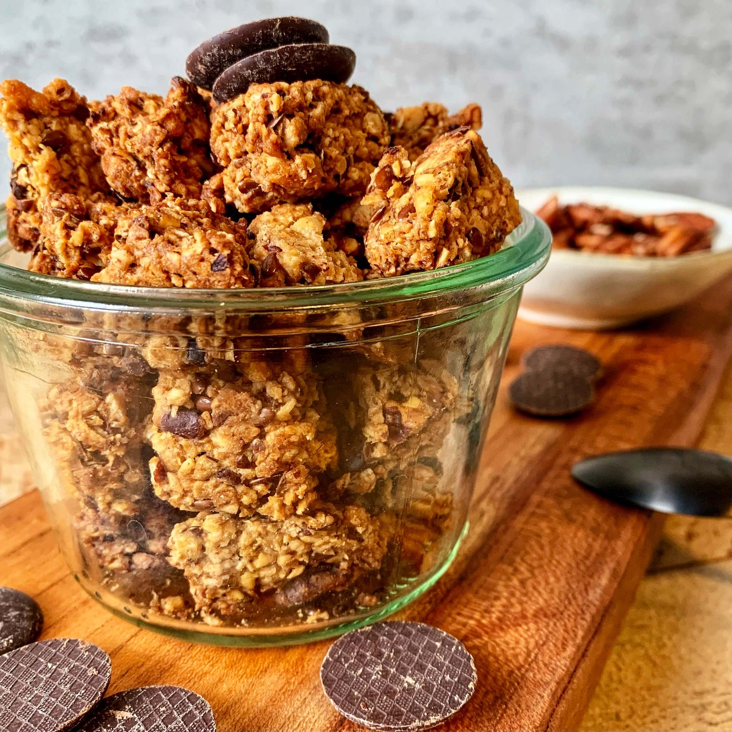 Granola au chocolat noir et cacahuètes
