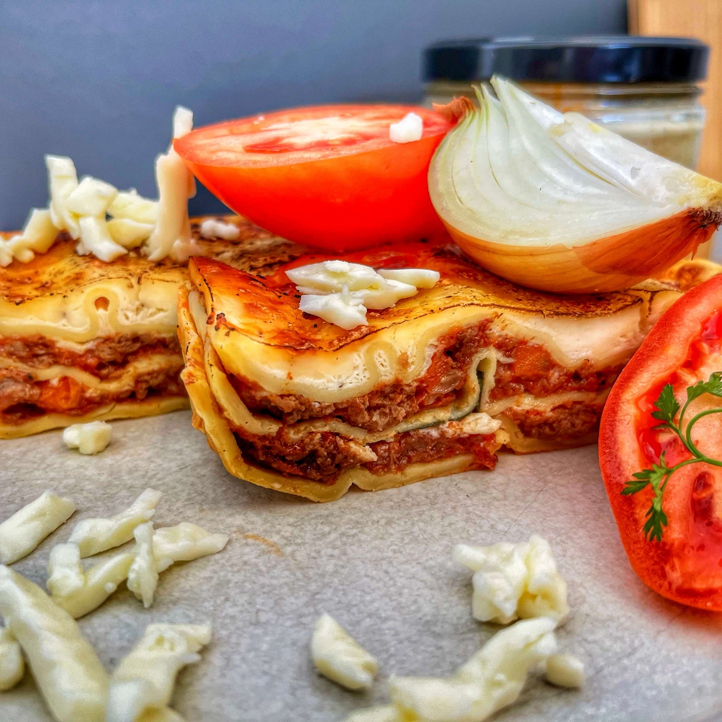 Lasagne crémeuse à la bolognaise & oignons confits