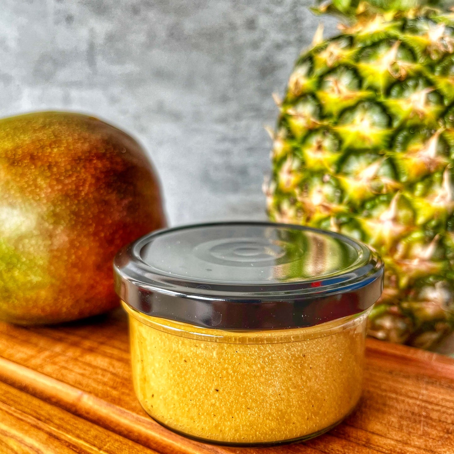 Petit pot de purée d'ananas, mangue & vanille