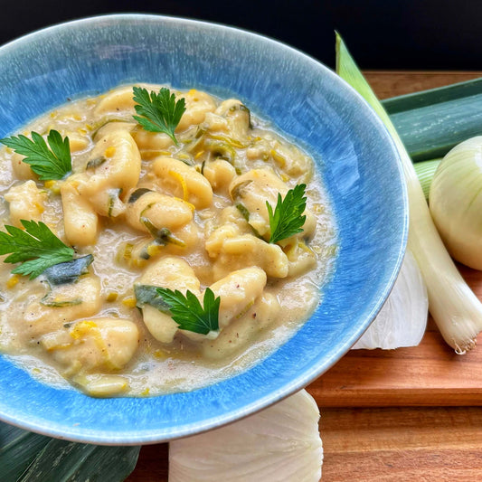 Gnocchi aux poireaux & crèmeux d'oignons doux