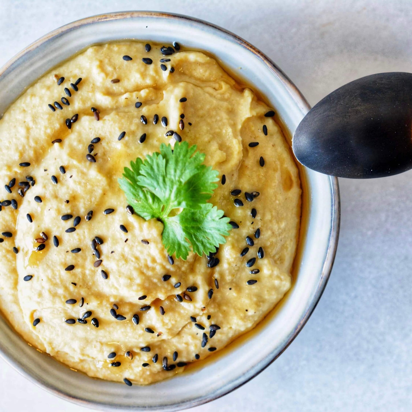 Houmous de pois chiches aux graines de sésame et écorces de citron