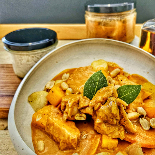 Chicken with coconut milk & peanuts